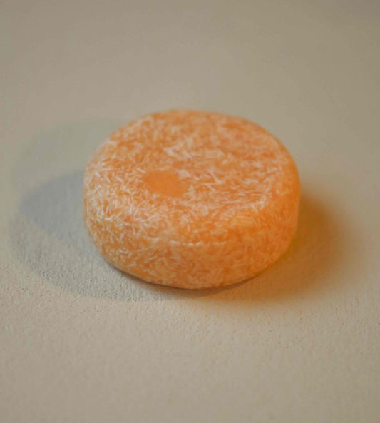 Namashea Honey Rebel shampoo bar – close-up LIGGEND 
