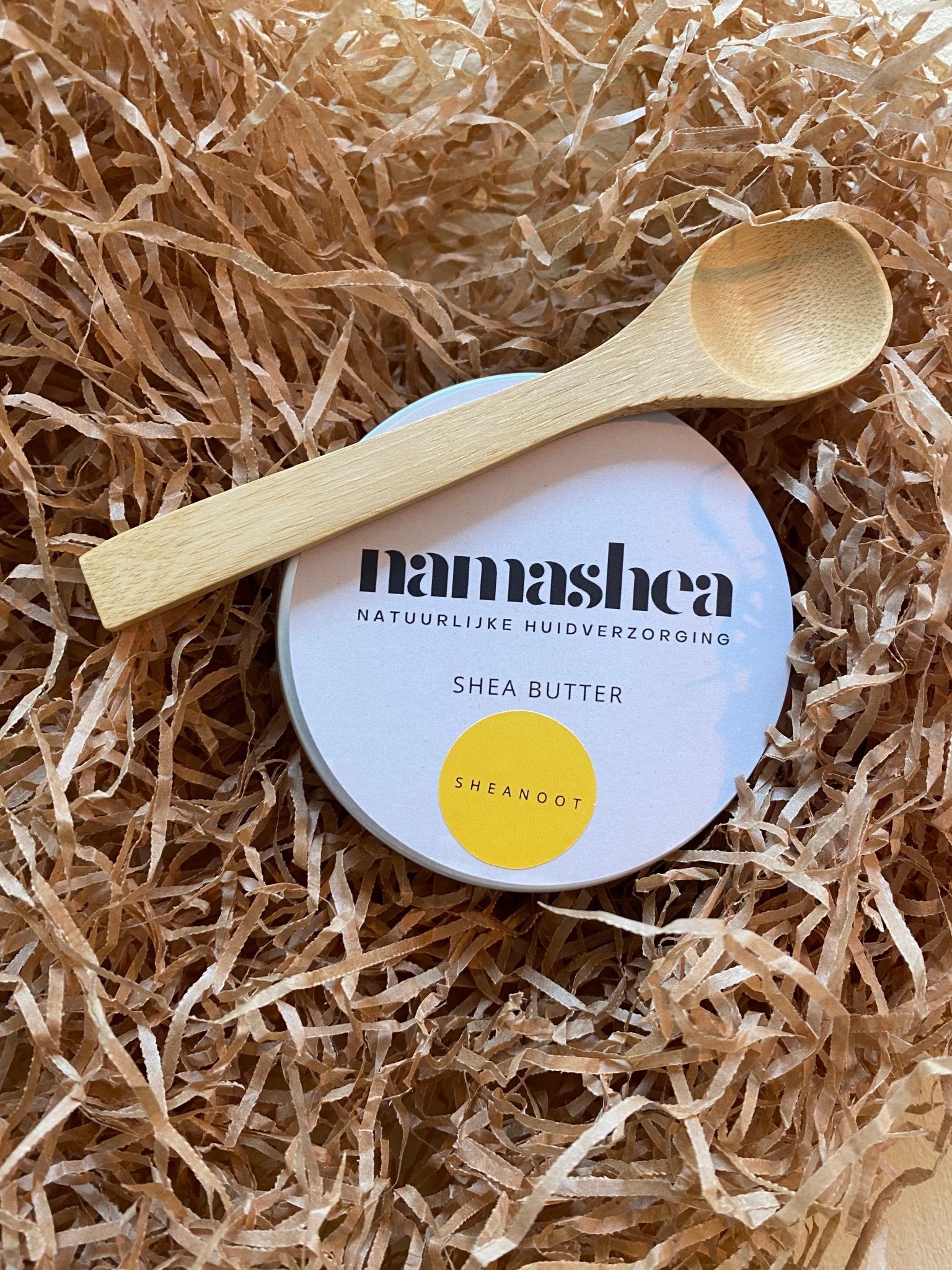 Shea Boter Naturel van Namashea – blik met houten lepel in cadeauvulling