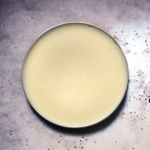 close up van blik shea boter van namashea op beton achtergrond